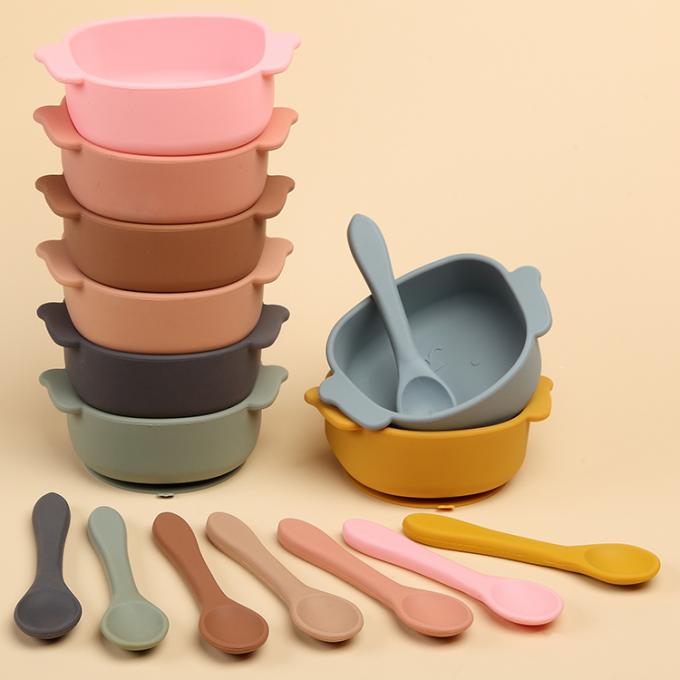O produto 2021 novo resistente ao calor anti-escalda a bacia do silicone do bebê do silicone ajustada para a bacia da sução das crianças com colher