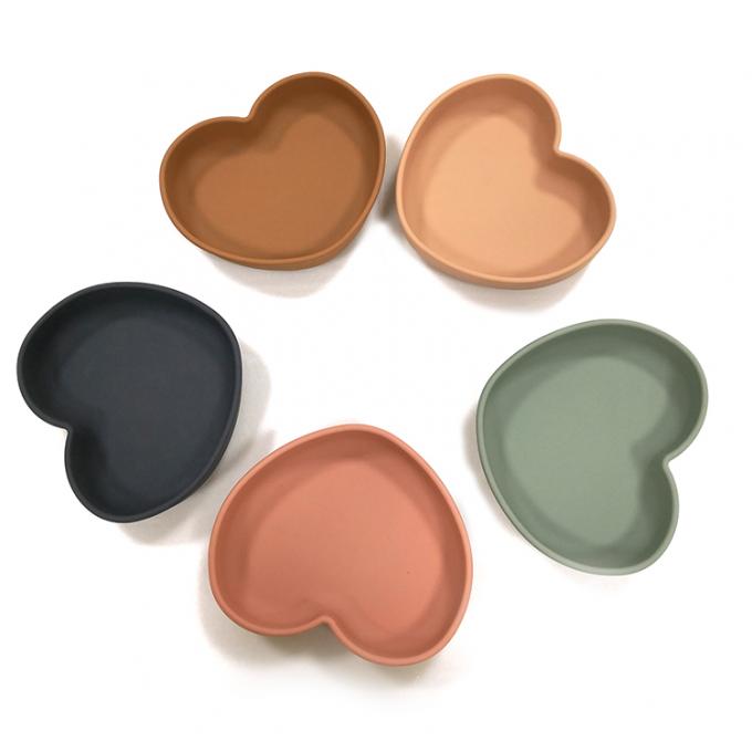 Coração novo por atacado placa Eco-amigável dada forma do bebê da sução do silicone com colher
