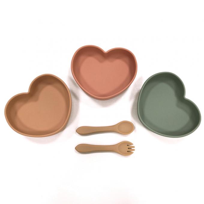 Coração novo por atacado placa Eco-amigável dada forma do bebê da sução do silicone com colher