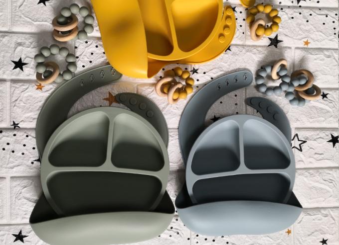 A alimentação personalizada do bebê ajustou Bpa placa livre do bebê do silicone com o babador do bebê para o jantar